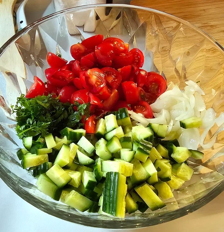 salad, tomato, onion, cucumber, parsley